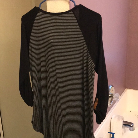 Stitch fix. Staccato. 3/4 sleeve shirt - Picture 2 of 2